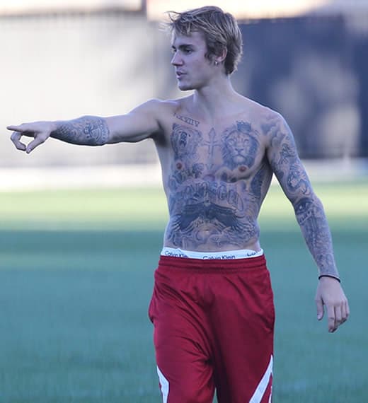 Shirtless Justin Bieber playing soccer in 2017