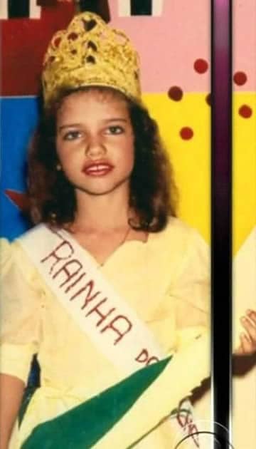 Young Adriana Lima during her childhood
